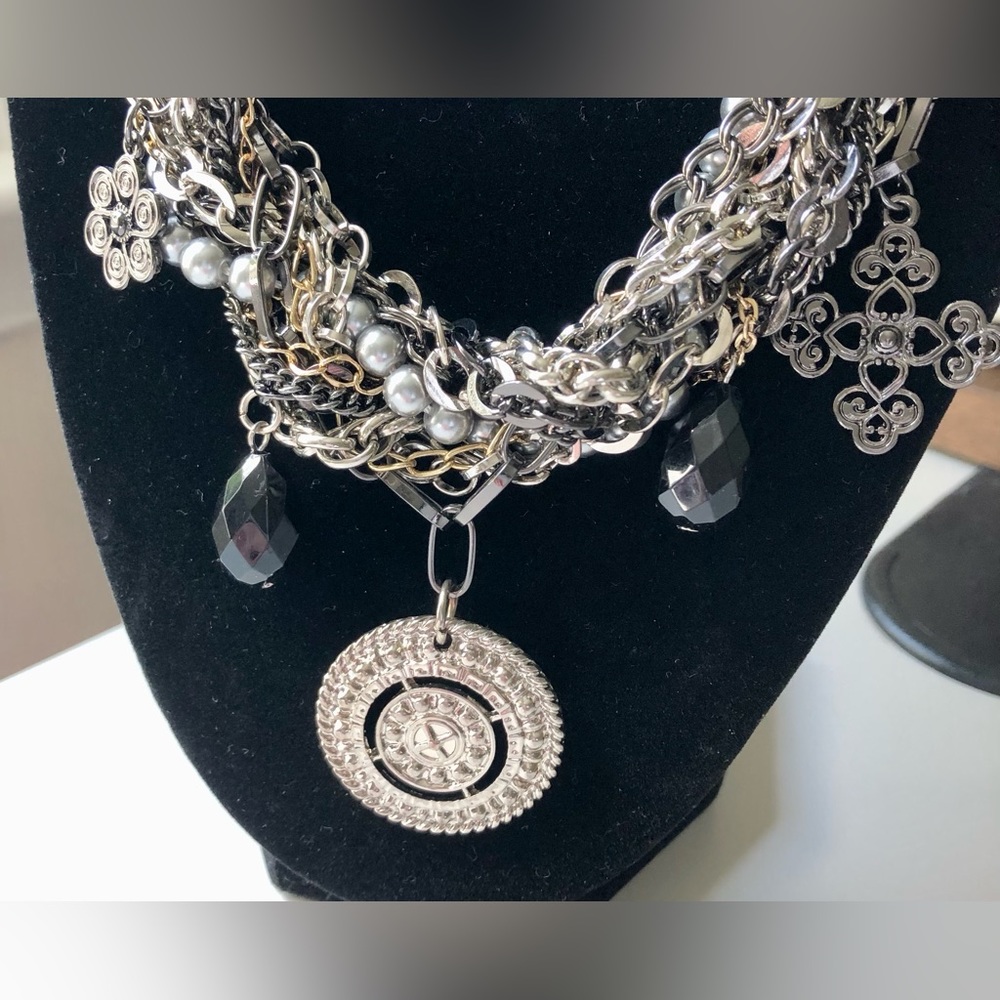 Twisted Chain & Pearl Necklace w/Charms & Pendant - Picture 6 of 9